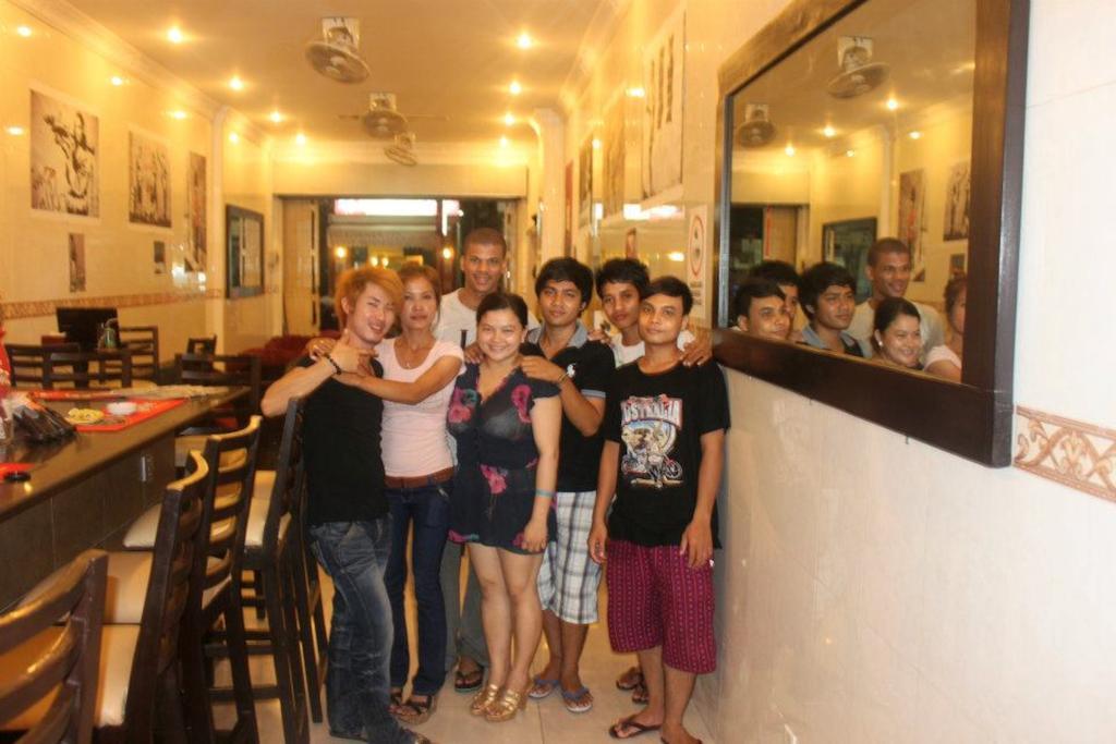 פנום פן Riverside Backpackers מראה חיצוני תמונה