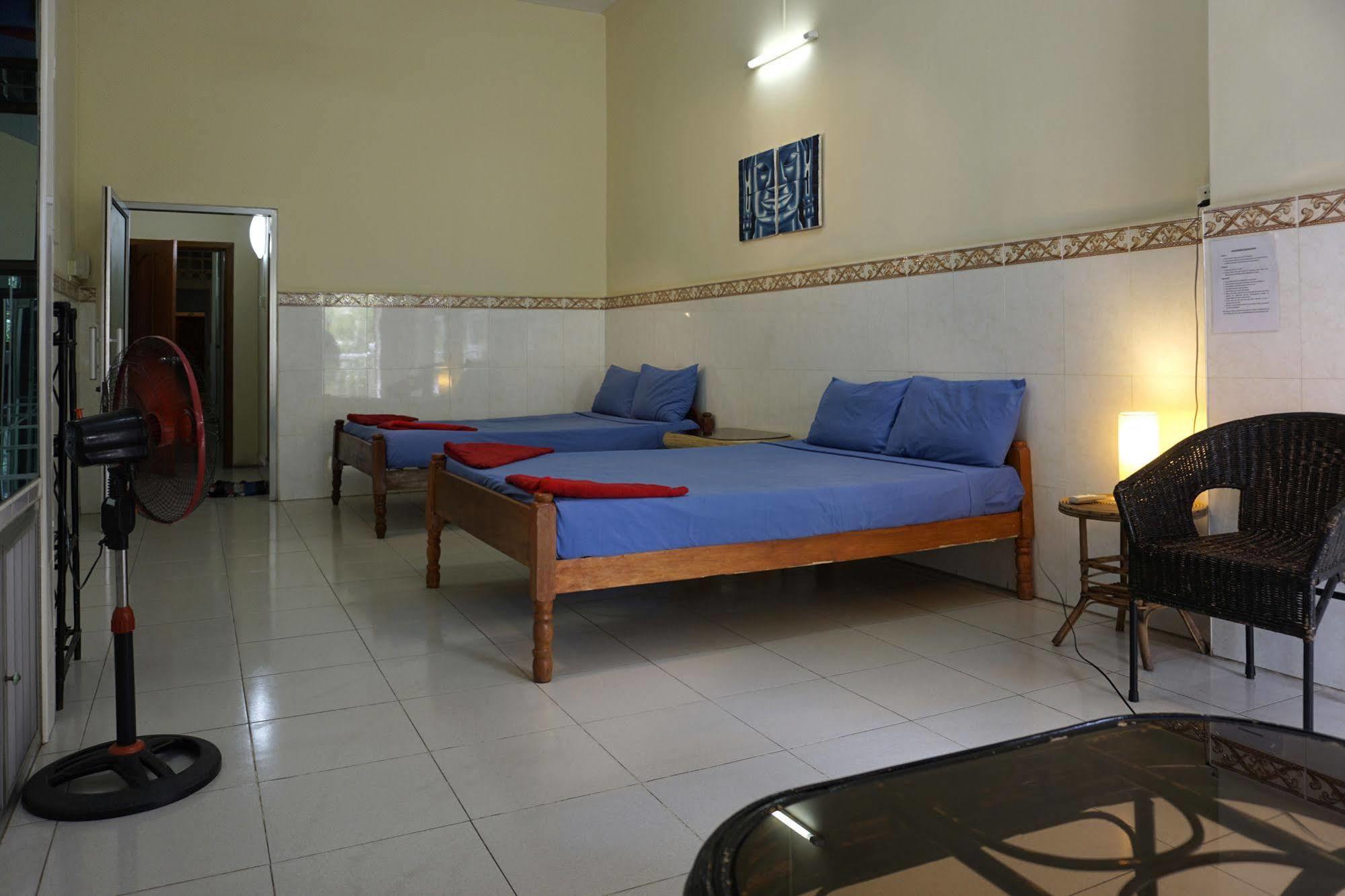 פנום פן Riverside Backpackers מראה חיצוני תמונה